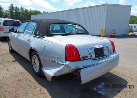 1999 Lincoln Town Car Signature из США, поврежденный, VIN 1LNHM82W0XY668220